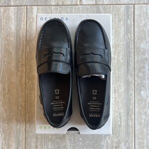 Geox kids black leather loafers (size 2)